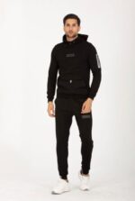 Мъжкият спортен екип Under Armour черен памук
