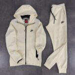 Nike tech fleece бежов екип