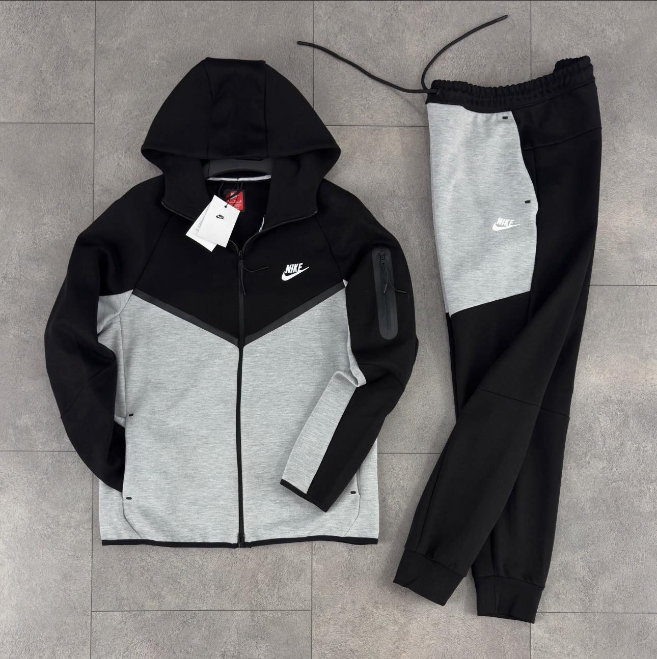Nike Tech fleece черно и сиво мъжки екип Nike Tech fleece черно и сиво мъжки екип