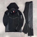 Nike Tech черен екип