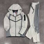 Nike Tech бежов екип